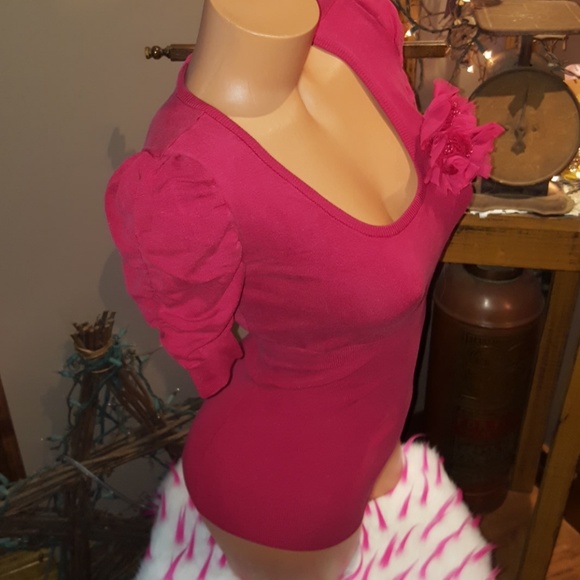 Bebe ruched scoopneck sweater w/floral pins S red - Picture 4 of 7